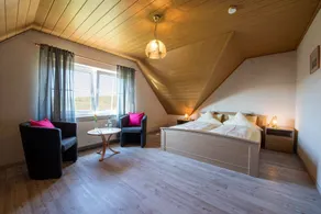 Private room with terrace & garden - Image 4