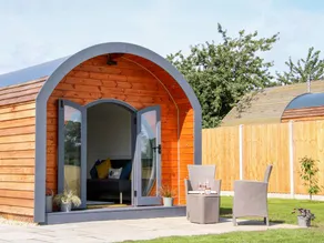 Child-friendly cottage with garden & jacuzzi - Image 2