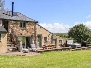 Cottage with garden & hot tub | Beach view - Image 2