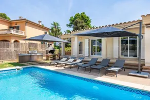 Children-friendly house with private pool, garden & terrace | Garden view | Close to the beach | Good for workation | Pet-friendly - Image 4