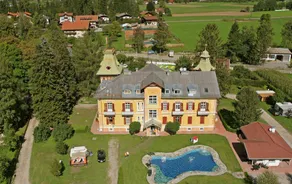Holiday apartment with garden, terrace & pool - Image 3