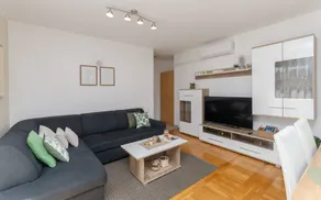 Apartment with terrace | Garden view - Image 3