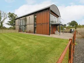 Cottage with garden & jacuzzi - Image 2