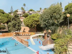 Child-friendly mobile home with terrace & pool | Close to the beach - Image 3