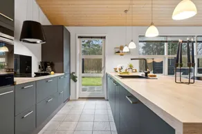 Holiday home with terrace, barbeque & jacuzzi - Image 4