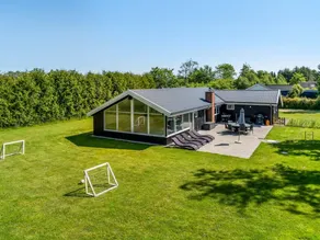 Child-friendly holiday home with terrace, sauna & garden | Pet-friendly - Image 2