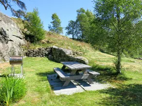 Holiday home with terrace & garden | Dogs allowed - Image 2