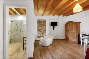 Private room with terrace, pool & garden - Image 3