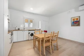 Casa totalmente equipada con internet de alta velocidad, jardín y piscina privada | Vistas al jardín - Image 5