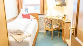 Holiday apartment with jacuzzi, sauna & garden | Perfect for remote work - Image 2
