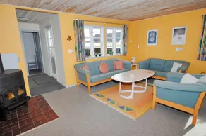 Holiday home with terrace - Image 4