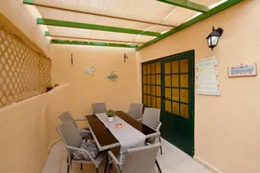 Flat with terrace & pool - Image 2