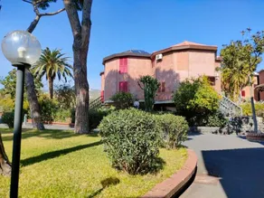 Maison avec jardin, piscine et terrasse - Image 2