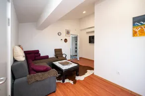 Appartement entièrement équipé avec jardin, terrasse et piscine - Image 3