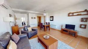 Appartement de vacances adapté aux familles avec jardin et piscine - Image 4