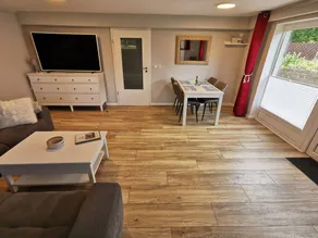 Flat with garden & terrace - Image 2