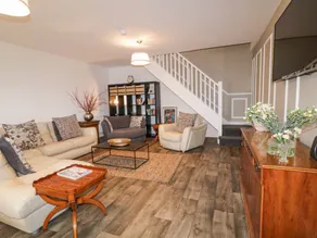 Cottage with garden - Image 3