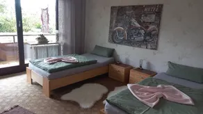 Appartement avec barbecue, terrasse et jardin | Vue jardin - Image 3