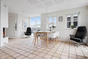 Fully equipped spacious house with hot tub, barbecue & terrace - Image 4