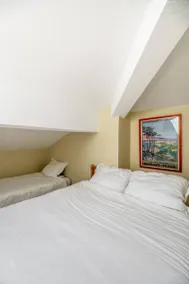 Apartment with private pool - Image 5