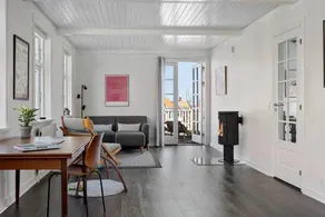 Holiday home with BBQ, garden & terrace | Sea view - Image 4