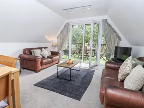 Cottage with pool - Image 3
