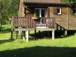 Chalet with terrace & heated pool - Image 4