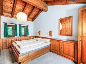 Flat with pool, garden & sauna - Image 4