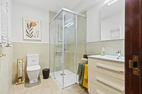 Fully equipped beautiful holiday apartment with garden & terrace - Image 4
