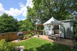 Cottage with hot tub & garden - Image 3