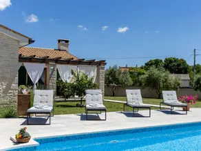 Villa with BBQ & pool - Image 2