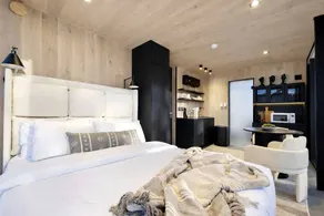 Minimalist Mirror Studio Stay with Red Rock Views near Capitol Reef, Torrey Utah - Image 2