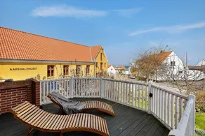 Holiday home with BBQ, garden & terrace | Sea view - Image 5