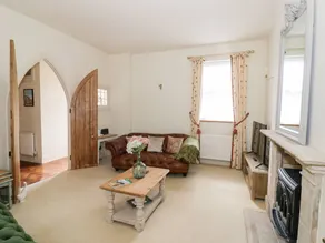 Family-oriented charming cottage with garden - Image 5