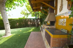 Villa with garden, terrace & private pool - Image 5