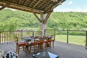 Child-friendly cottage with garden, hot tub & terrace | Mountain view | Good for workation - Image 4