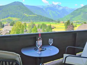 Spacious Apartment in an Ideal Location With Private Balcony and Mountain Views - Image 2
