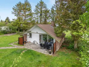 Holiday home with barbeque - Image 5