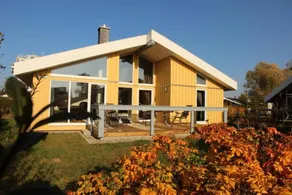 Family-oriented holiday home with barbecue, garden & terrace | Beach nearby - Image 2