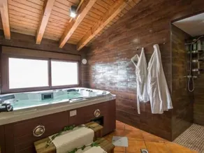 Apartment with pool, garden & barbecue - Image 2