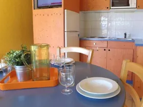Holiday home with terrace & heated pool - Image 5