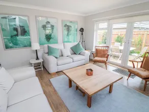Cottage with garden - Image 3