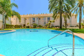 Charmant appartement de vacances adapté aux familles avec terrasse, jardin et piscine | Vue montagne | Parfait pour le travail à distance | Avec animaux bienvenus - Image 5