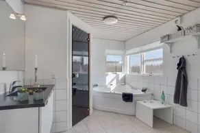 Fully equipped house with pool, hot tub & terrace | Pets are welcome - Image 5