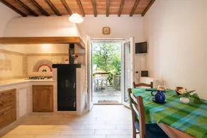 Fully equipped flat with BBQ & garden | Garden view | Dogs allowed - Image 4