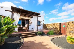 Villa with garden, terrace & private pool | Mountain view - Image 2