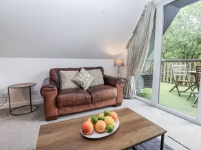 Cottage with pool - Image 4