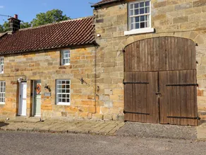 Cottage with garden - Image 4