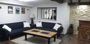 Holiday home with garden, BBQ & pool | Good for workation - Image 5