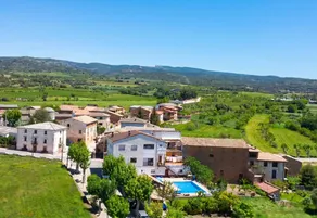 Fully equipped nice apartment with garden, terrace & BBQ | Pool view - Image 3
